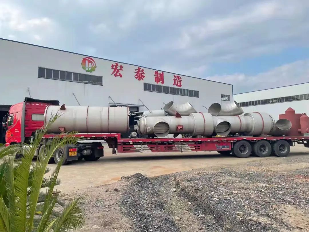 湖南宏泰制造--首台套设备:新疆20吨玉米浆废热蒸发器整装发货