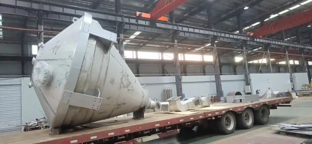 湖南宏泰承接的国内某高端电解铝专用起重装备制造股份有限公司的一台料仓设备顺利交付
