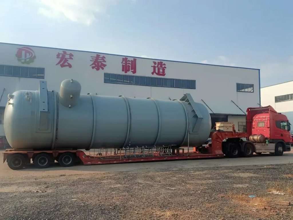 湖南宏泰承接的全国最大的港资苯酚丙酮生产企业的一套储罐设备检验合格顺利出厂