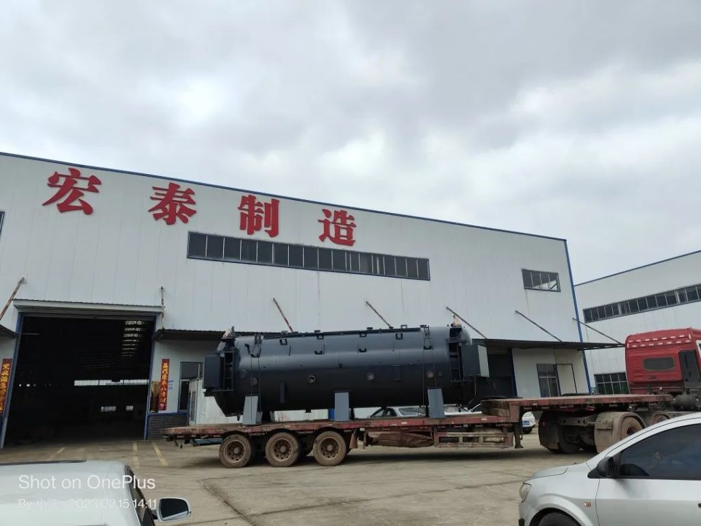 湖南宏泰承接的湖南某变频设备有限公司的两台压力炉壳顺利出厂