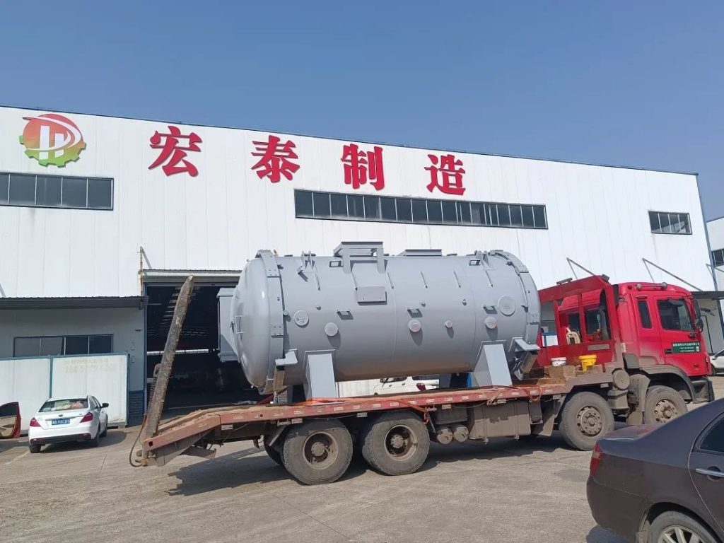 湖南宏泰承接的湖南某半导体变频设备有限公司的三套压力炉壳顺利出厂