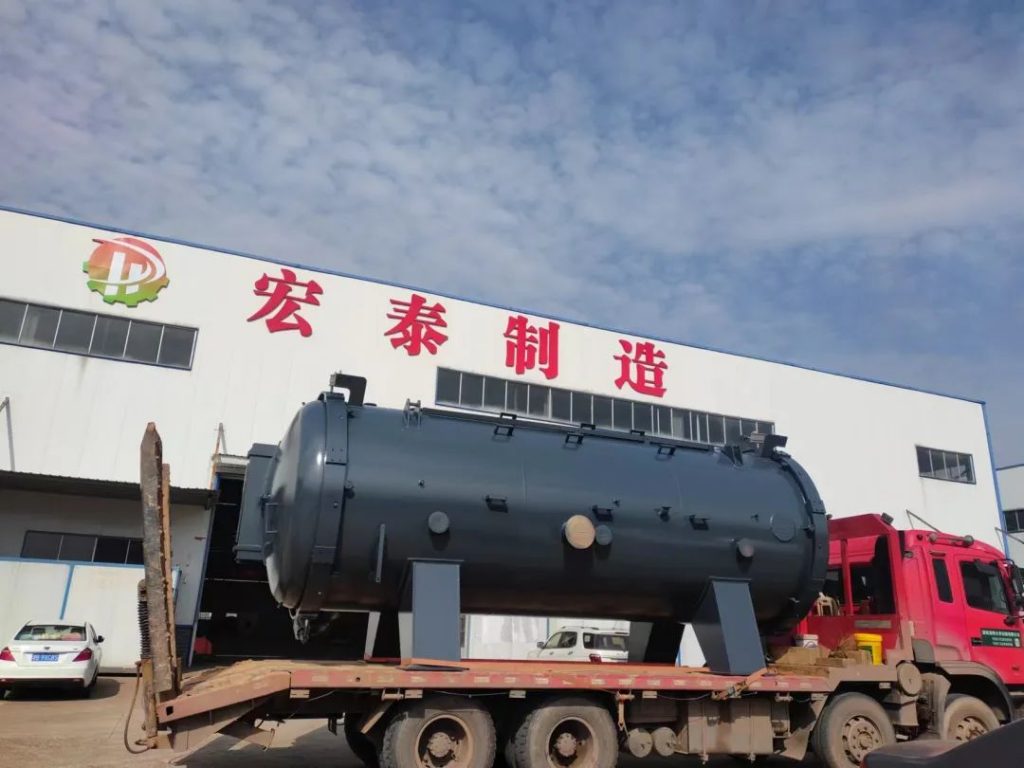 湖南宏泰承接的湖南某半导体变频设备有限公司的三套压力炉壳顺利出厂