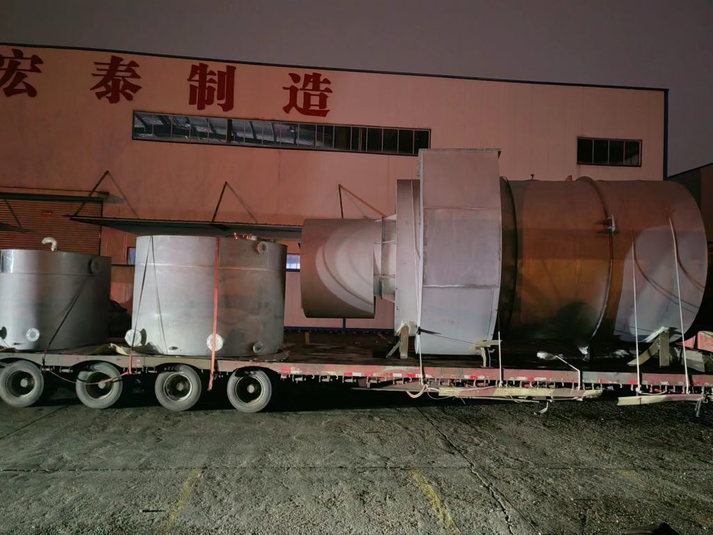 湖南宏泰承接的湖南某新材料环保公司的三台环保除尘成套设备顺利出厂
