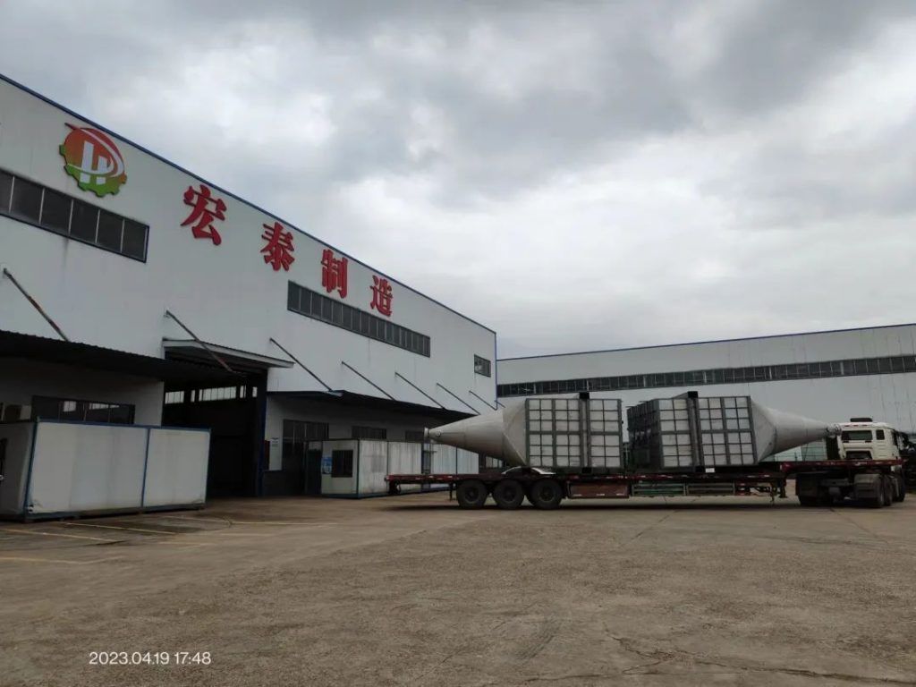 湖南宏泰承接国内的某高端电解铝专用起重装备制造股份有限公司的8台大料仓顺利出厂